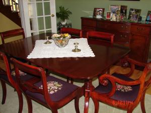 mahogany dining table & chairs
